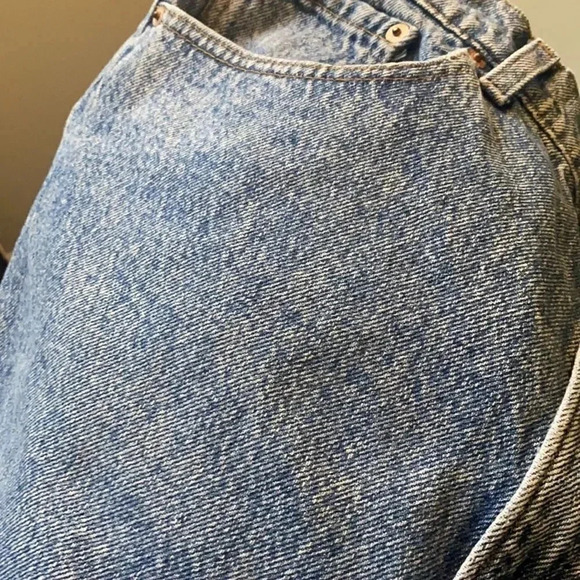 Levi’s High-Waisted Stonewashed Denim Short Size 31 - Picture 8 of 9